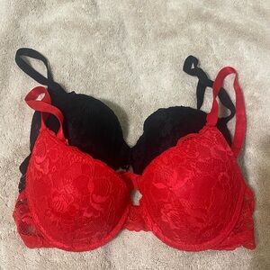 Juicy Couture 2 Pack Bras Women’s Size 34B Red and Black